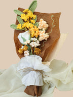 Aromatischer Herbstgenussstrauß aus gehäkelten Blumen